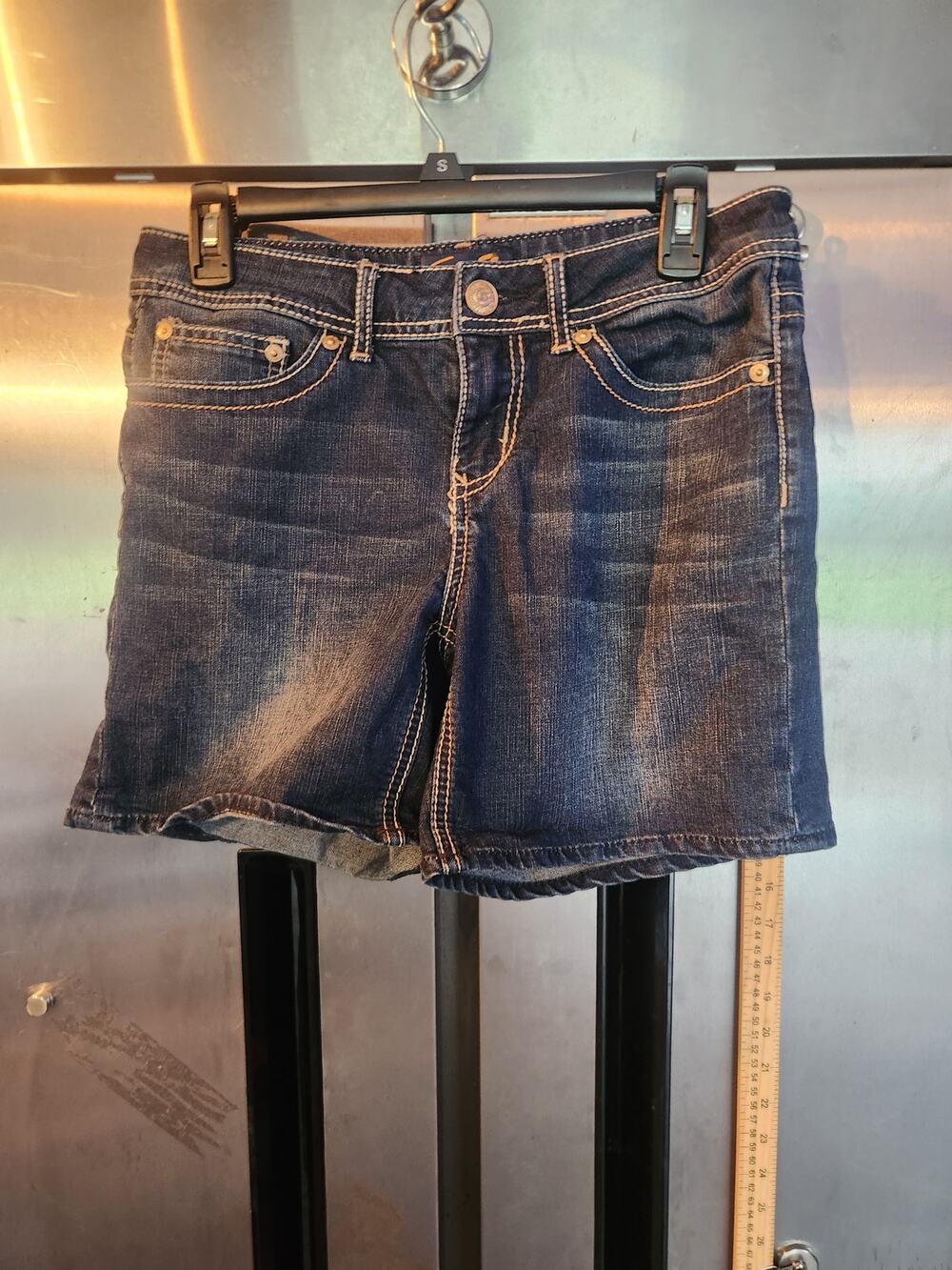 Seven7 Women's Size 6 Dark Wash shorts Embroidered Pockets